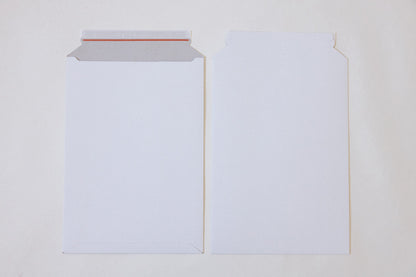 Versandtaschen weiß gestrichen aus Vollpappe